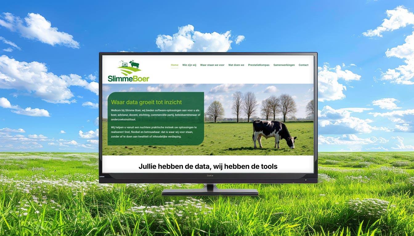Monitor mockup van de website van Slimme Boer in een weiland, homepage met de tekst Waar data groeit tot inzicht